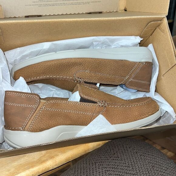 Collection by Clark's - Picture 1 of 4
